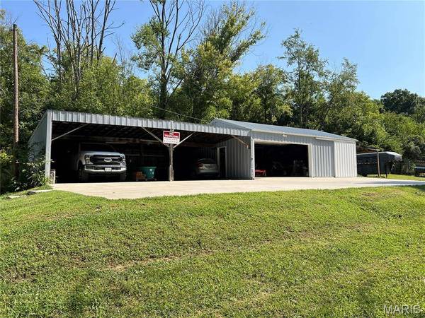 15275 Shipman RD, Carlinville, IL 62626