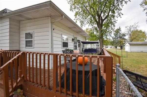 615 E Macoupin ST, Staunton, IL 62088