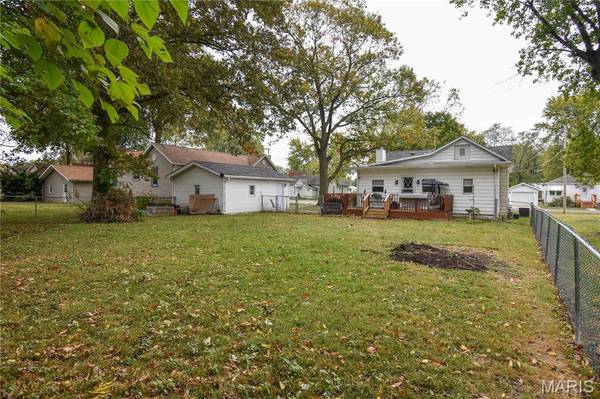 615 E Macoupin ST, Staunton, IL 62088