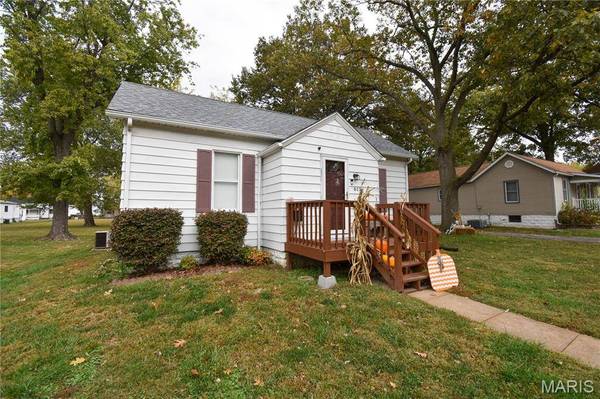 615 E Macoupin ST, Staunton, IL 62088