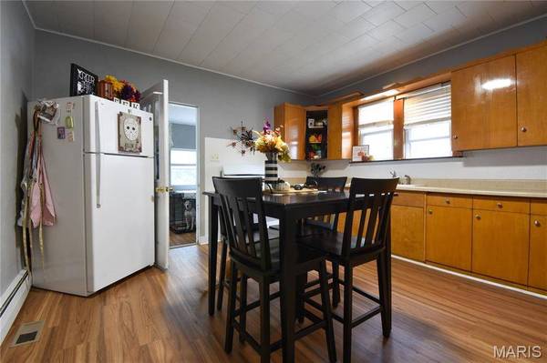 615 E Macoupin ST, Staunton, IL 62088