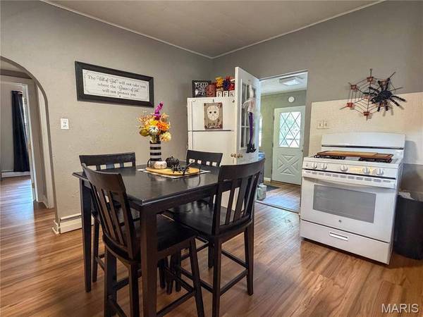 615 E Macoupin ST, Staunton, IL 62088