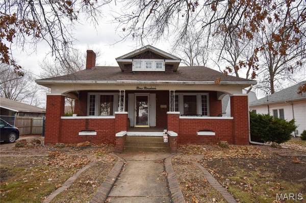 919 W Henry ST, Staunton, IL 62088