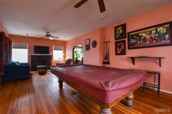 919 W Henry ST, Staunton, IL 62088