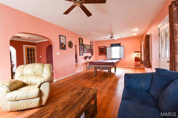 919 W Henry ST, Staunton, IL 62088