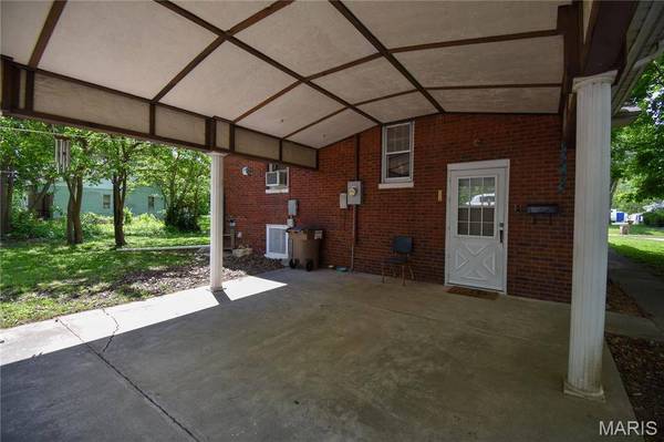 302 S Hackman ST, Staunton, IL 62088