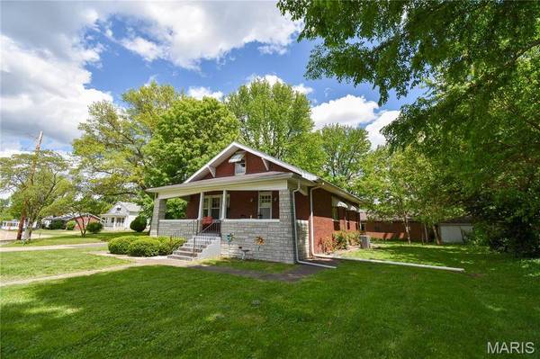 302 S Hackman ST, Staunton, IL 62088
