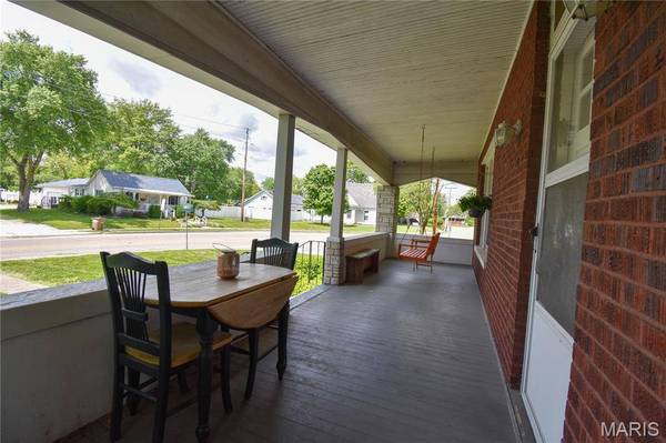 302 S Hackman ST, Staunton, IL 62088