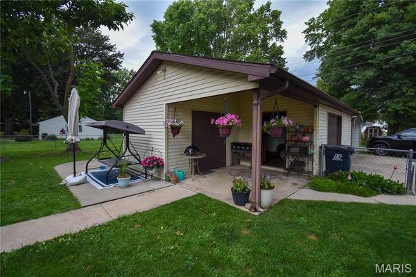 301 W 3rd North ST, Mount Olive, IL 62069