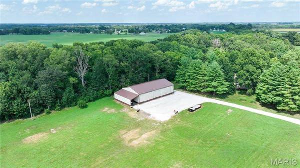 5557 Schuetz LN, Alhambra, IL 62001