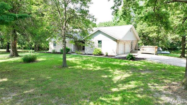 5557 Schuetz LN, Alhambra, IL 62001