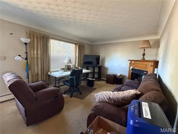 714 W Henry ST, Staunton, IL 62088