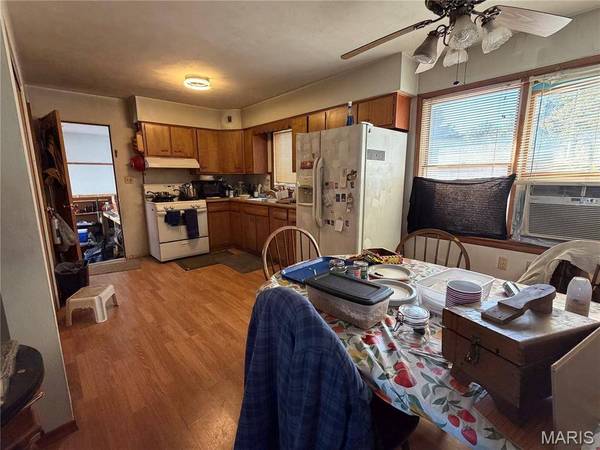 714 W Henry ST, Staunton, IL 62088