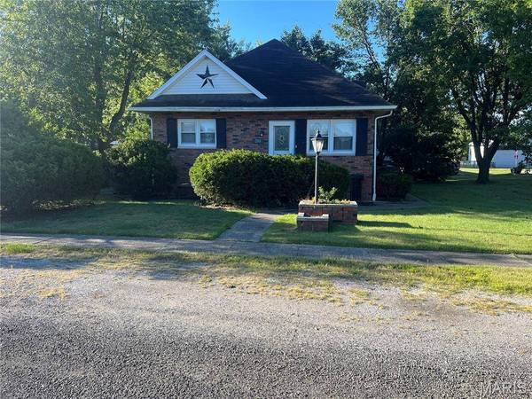 208 Henrietta ST, Gillespie, IL 62033