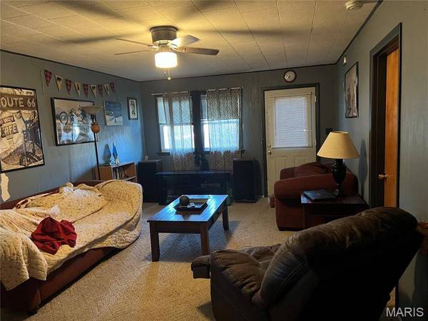 208 Henrietta ST, Gillespie, IL 62033