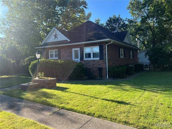 208 Henrietta ST, Gillespie, IL 62033