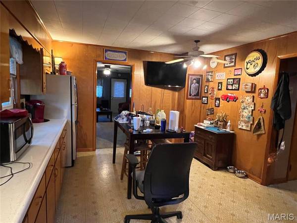 208 Henrietta ST, Gillespie, IL 62033