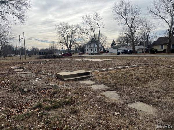 302 E Elm ST, Gillespie, IL 62033