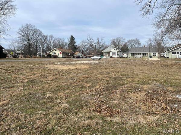 302 E Elm ST, Gillespie, IL 62033