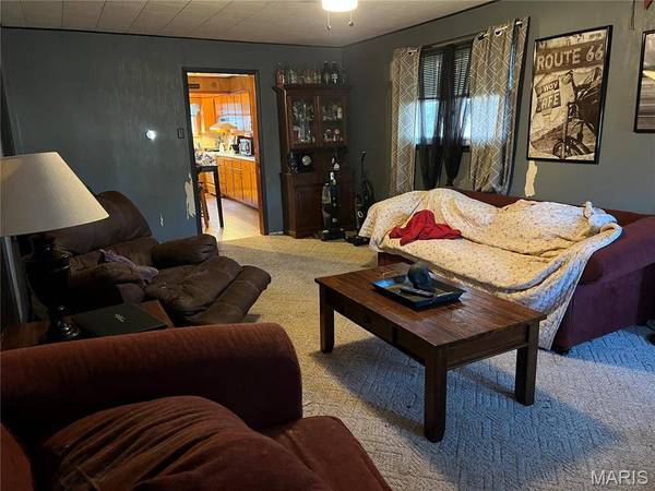 208 Henrietta ST, Gillespie, IL 62033