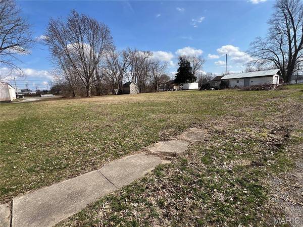 1015 N West ST, Carlinville, IL 62626