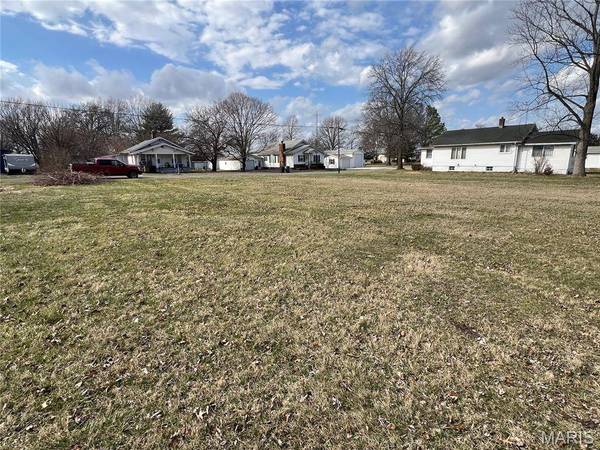 1015 N West ST, Carlinville, IL 62626