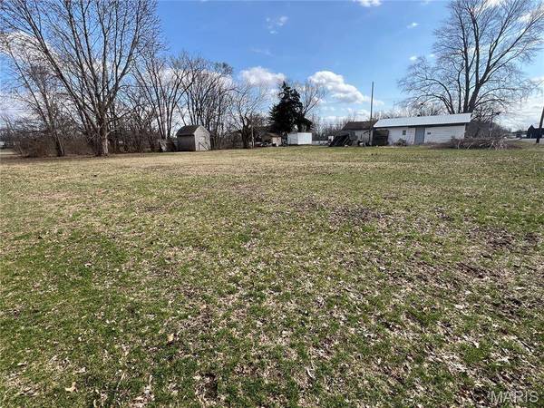 1015 N West ST, Carlinville, IL 62626