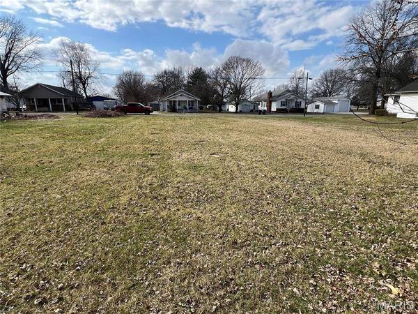 1015 N West ST, Carlinville, IL 62626