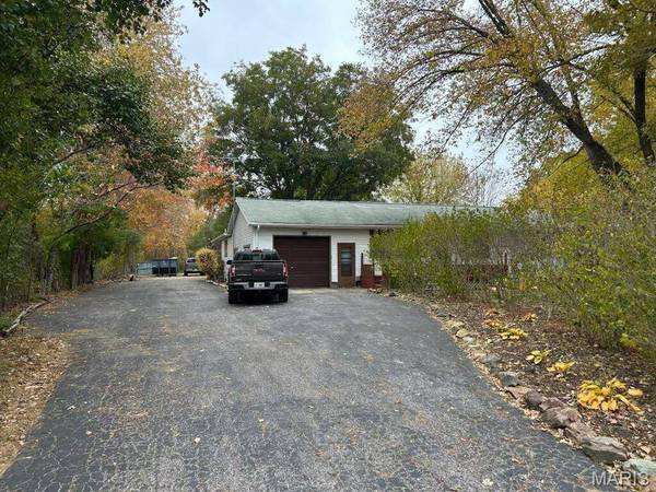 10198 S Old Route 66, Litchfield, IL 62056