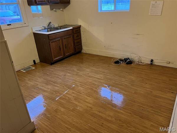 415 N Broad ST, Carlinville, IL 62626