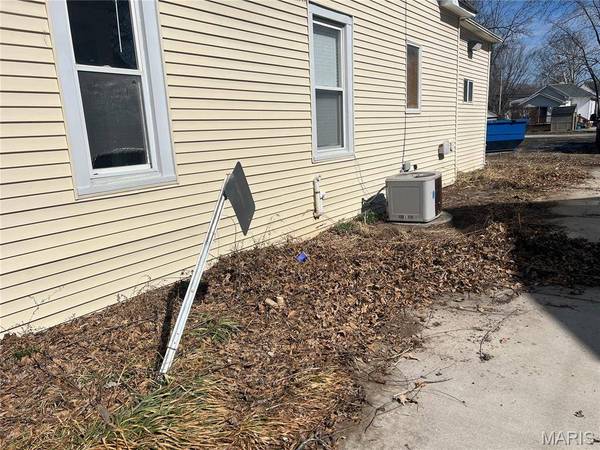 415 N Broad ST, Carlinville, IL 62626