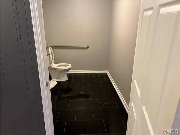 415 N Broad ST, Carlinville, IL 62626