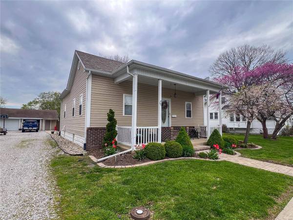 311 S Hibbard ST, Staunton, IL 62088