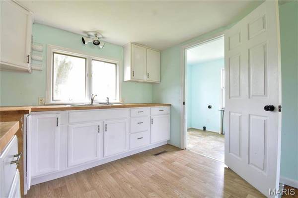 303 1st ST, Walshville, IL 62091