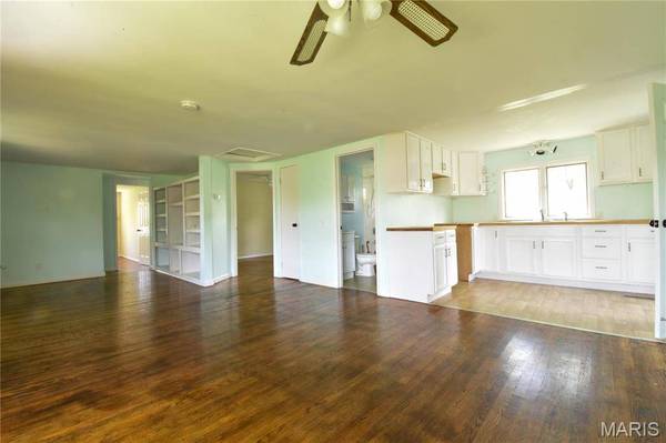 303 1st ST, Walshville, IL 62091