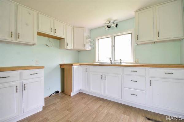 303 1st ST, Walshville, IL 62091