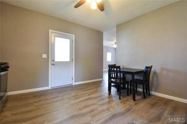 105 E Macoupin ST, Staunton, IL 62088