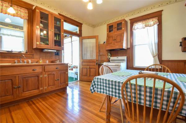 401 S Sixth ST, New Douglas, IL 62074