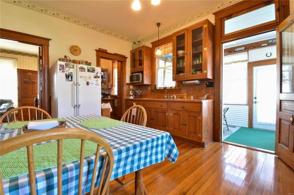 401 S Sixth ST, New Douglas, IL 62074