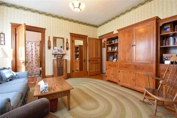 401 S Sixth ST, New Douglas, IL 62074