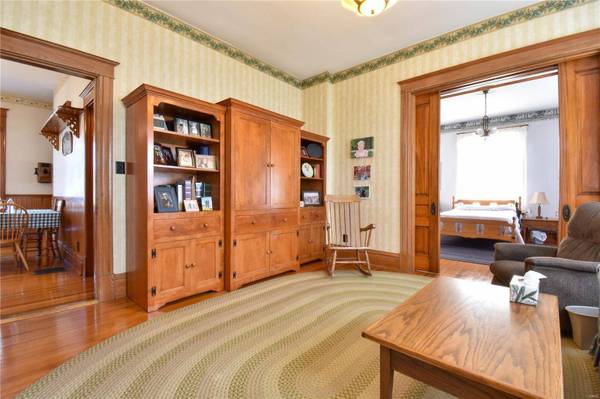 401 S Sixth ST, New Douglas, IL 62074