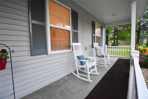 513 E Pennsylvania ST, Staunton, IL 62088