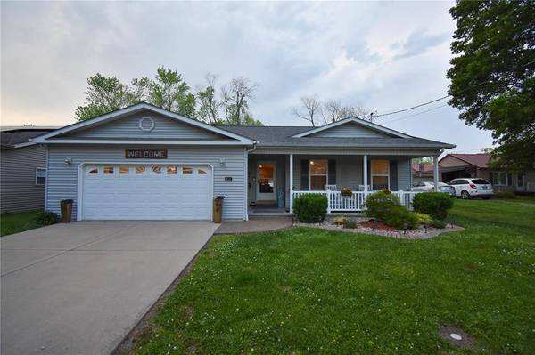 513 E Pennsylvania ST, Staunton, IL 62088