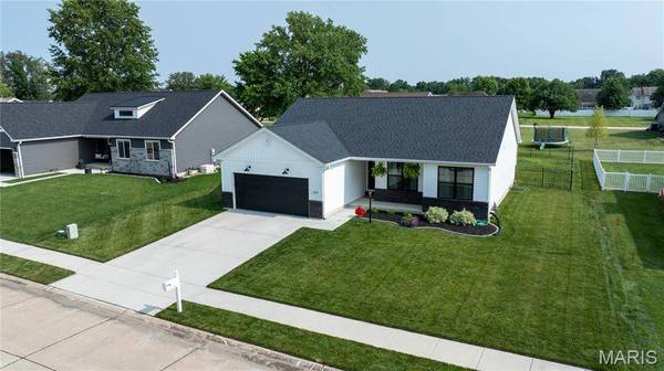 1034 Wolf Creek CT, Staunton, IL 62088