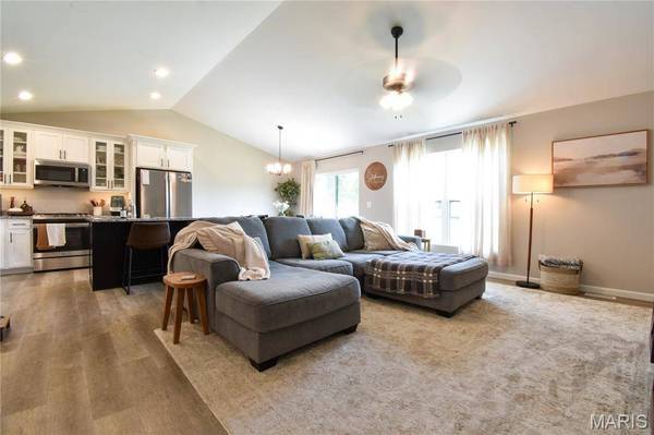 1034 Wolf Creek CT, Staunton, IL 62088