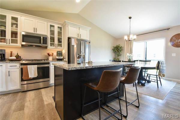 1034 Wolf Creek CT, Staunton, IL 62088