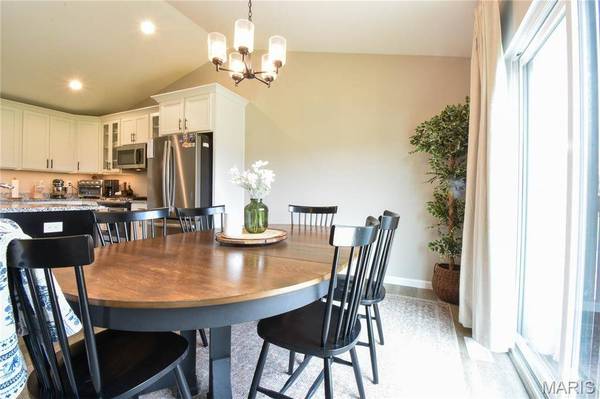 1034 Wolf Creek CT, Staunton, IL 62088