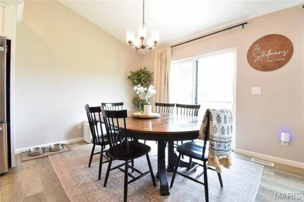 1034 Wolf Creek CT, Staunton, IL 62088