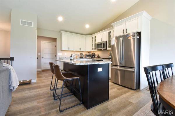 1034 Wolf Creek CT, Staunton, IL 62088