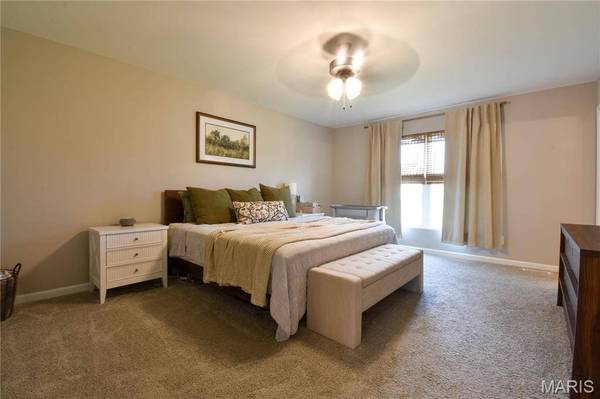 1034 Wolf Creek CT, Staunton, IL 62088